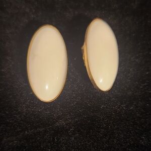 Vintage Sara Coventry Earrings.